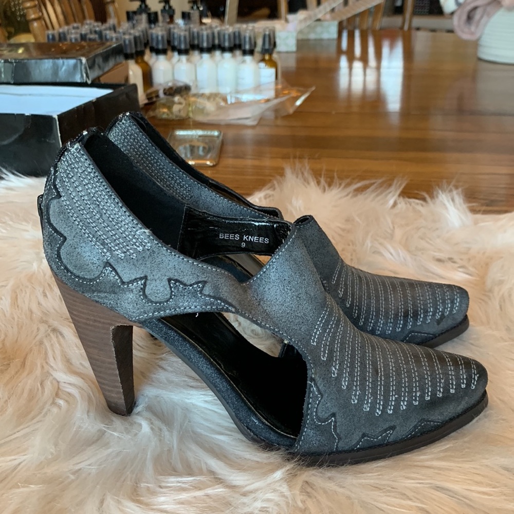 Grey Bees Knees Heels - Picture 4 of 4